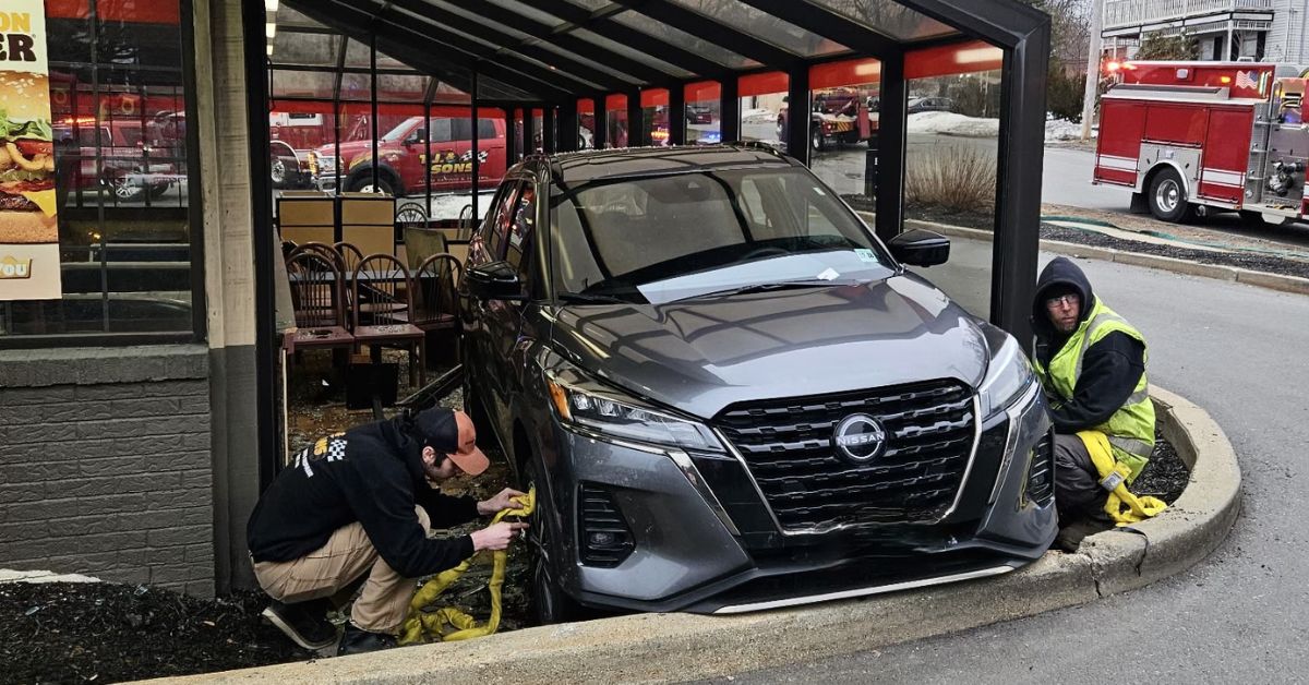 Vehicle crashes into solarium at Burger King in Gardner